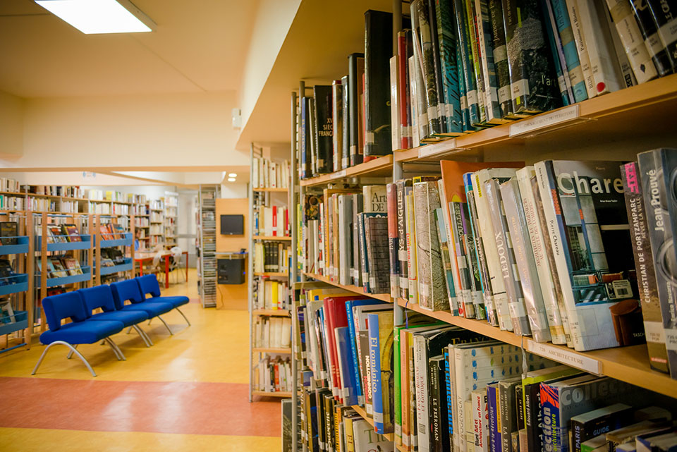 El Instituto FrancÈs de Chile es una instituciÛn cultural y educativa vinculada a la Embajada de Francia. Fomenta el desarrollo de la lengua francesa, los intercambios culturales y cientÌficos y la movilidad estudiantil entre ambos paÌses. Instituto FrancÈs de cultura. Santiago, 27-01-2018 (©Alvaro de la Fuente)